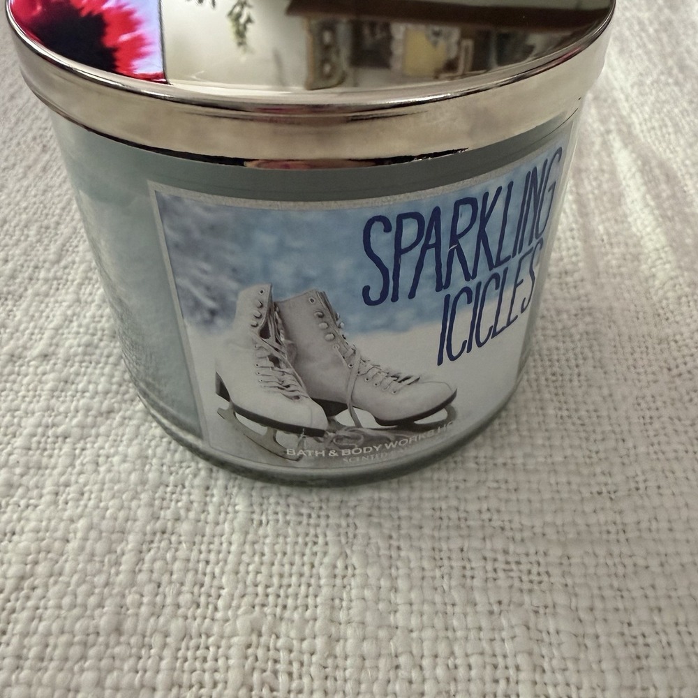 Bath & Body Works Sparkling Icicles 3 Wick Candle Ice Skates Label 14.5oz NEW
